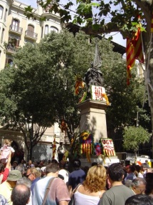 Imaxe da ofrenda floral a Casanova nunha pasada Diada